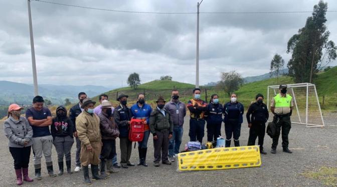 ENTREGA DE KITS COMUNITARIOS DE GESTIÓN DE RIESGOS EN BIBLIÁN Y SIGSIG
