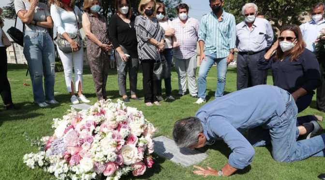 LASSO INICIÓ EL DÍA VISITANDO LA TUMBA DE SUS PADRES