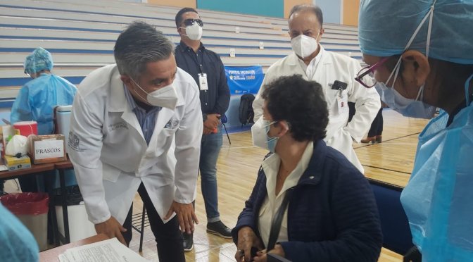 MINISTRO DE SALUD CONSTATÓ PLAN VACUNARSE EN AZUAY, MIENTRAS ODONTÓLOGOS SON INMUNIZADOS EN QUITO