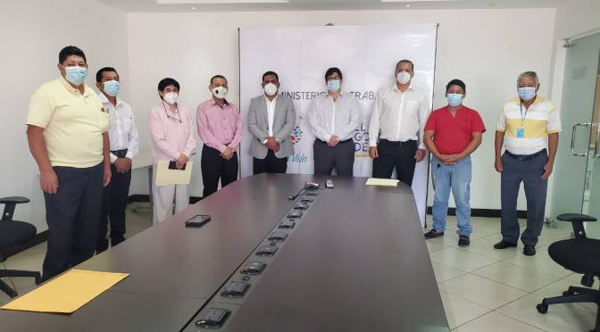 58 TRABAJADORES DEL GAD DE CALUMA CUENTAN CON SU PRIMER CONTRATO COLECTIVO