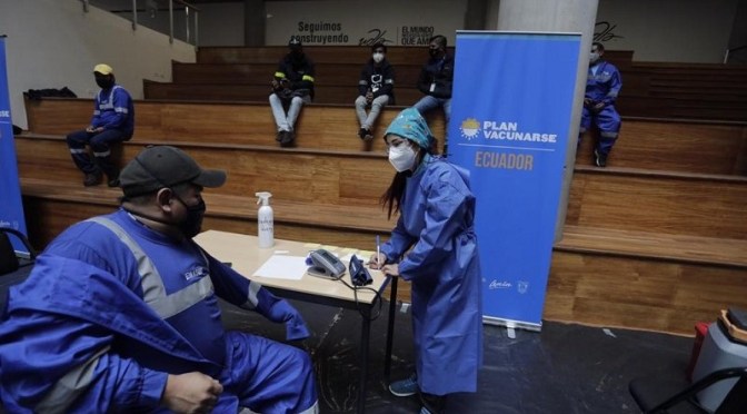 100 TRABAJADORES DE EMASEO EP FUERON VACUNADOS