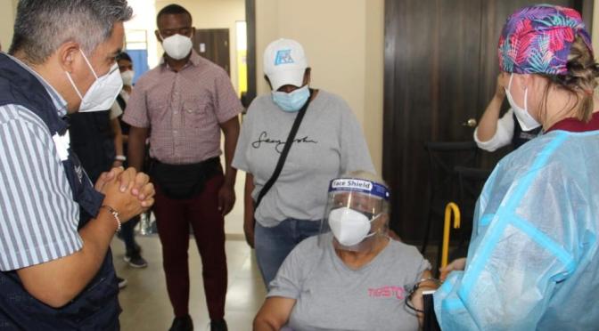 ADULTOS MAYORES Y PERSONAS CON DISCAPACIDAD, FUERON VACUNADOS LA JORNADA DE ESTE SÁBADO EN ECUADOR