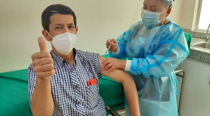 ODONTÓLOGOS DEL PAÍS SON INMUNIZADOS CONTRA LA COVID-19