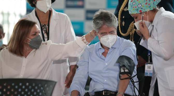 PRESIDENTE DE LA REPÚBLICA RECIBE LA PRIMERA VACUNA