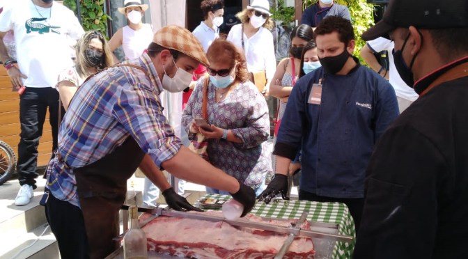 DESTREZA Y EL FINO ARTE DEL CORTE DE LA CARNE EN LOS MASTERCLASSES GRATUITOS AL PÚBLICO DE LA CORPORACIÓN FERNÁNDEZ