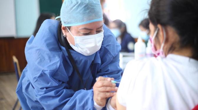 PLAN DE VACUNACIÓN TRASLADA LA APLICACIÓN DE DOSIS DE LA VACUNA COVID-19 A LOS CENTROS DE SALUD DEL PAÍS