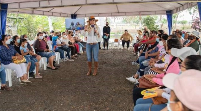 <strong>&nbsp;FORMACIÓN DE LIDERESAS EN LA RURALIDAD DEL GUAYAS</strong>
