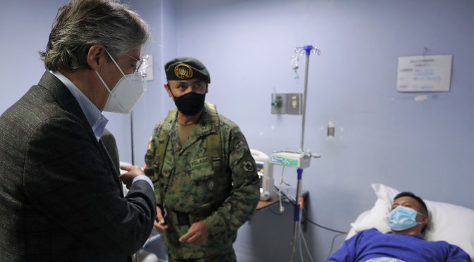 <strong>EL PRESIDENTE LASSO VISITÓ A MILITARES RETENIDOS DURANTE MOVILIZACIONES</strong>