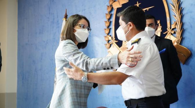 PROFESIONALES DE LA SALUD Y DE TRIPULACIÓN SE CAPACITAN EN EVACUACIÓN Y TRANSPORTE AEROMÉDICO DE PACIENTES