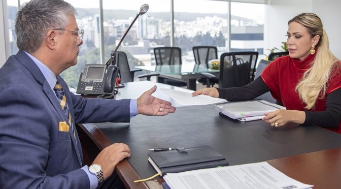 <strong>PREFECTA DEL GUAYAS CUMPLIÓ CON LA ENTREGA DE LA CONSULTA PREVIA A LA CONTRALORÍA PARA LA CONTRATACIÓN DEL DRAGADO</strong>