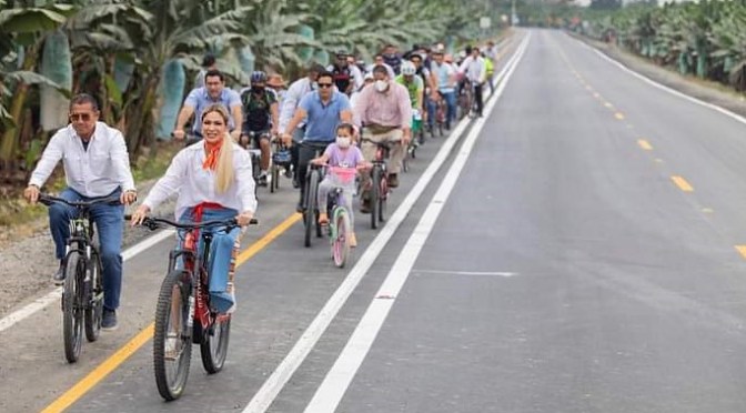 MILAGRO CELEBRO LA ENTREGA DE UNA NUEVA VÍA POR LA PREFECTA SUSANA GONZÁLEZ
