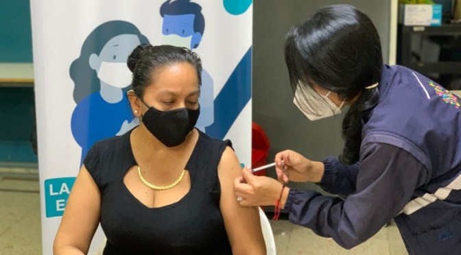 SE ADELANTA EL REFUERZO COVID-19 PARA MAYORES DE 18 AÑOS