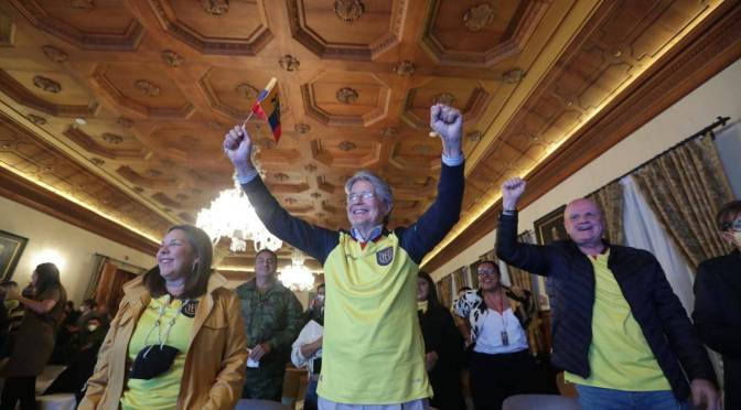 <strong>PRESIDENTE DE LA REPÚBLICA FESTEJO EN CARONDELET</strong>