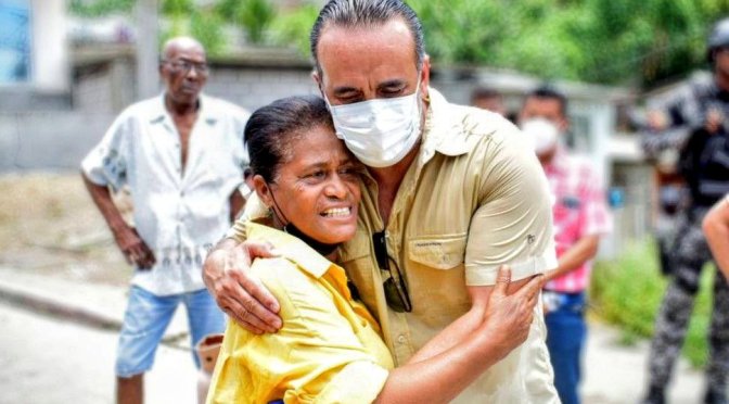 <strong>MINISTRO DE DESARROLLO URBANO Y VIVIENDA RECORRIÓ 17 BARRIOS DE LA ZONA CERO EN ESMERALDAS</strong>