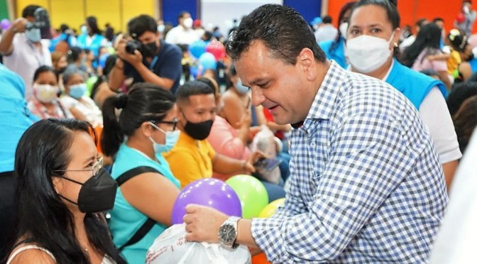 DIÁLOGO EN GUAYAQUIL DEL MIES CON LAS EMPRENDEDORAS