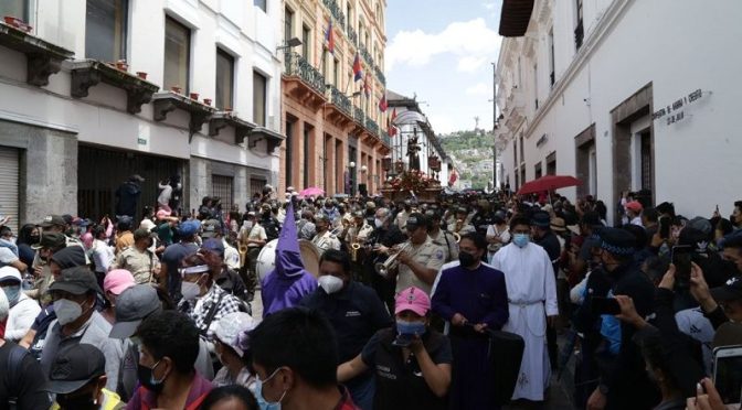 MILES DE FIELES EN LA PROCESIÓN JESÚS DEL GRAN PODER EN&nbsp; QUITO
