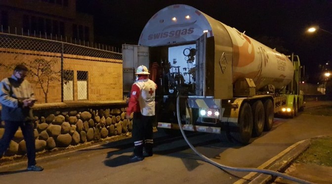 HOSPITAL VICENTE CORRAL MOSCOSO SE ABASTECE DE OXÍGENO MEDICINAL PARA PACIENTES CRÍTICOS
