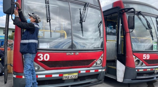 SE INTENSIFICA EL MANTENIMIENTO DE LAS UNIDADES DEL TROLEBÚS Y ECOVÍA PARA ASEGURAR EL TRASLADO DE PASAJEROS