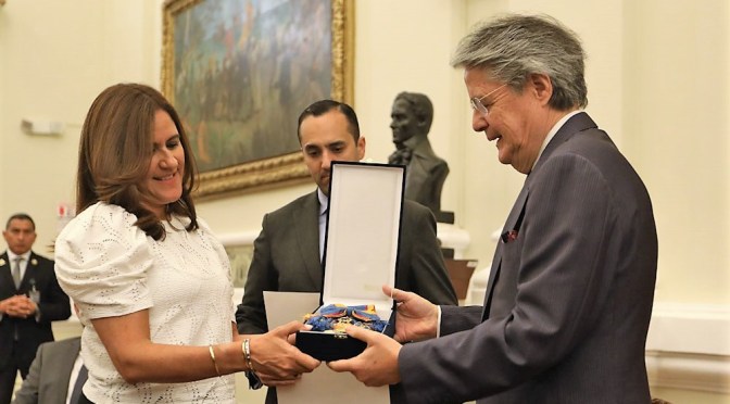 <strong>CONDECORACIÓN POST MORTEN PARA TANIA TINOCO Y A ALFREDO PINOARGOTE</strong>