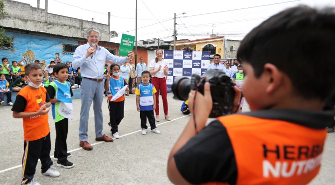 <strong>HINCHA DE MI BARRIO NIÑOS, NIÑAS Y JÓVENES COMPARTIERON CON EL PRESIDENTE LASSO </strong><strong></strong>