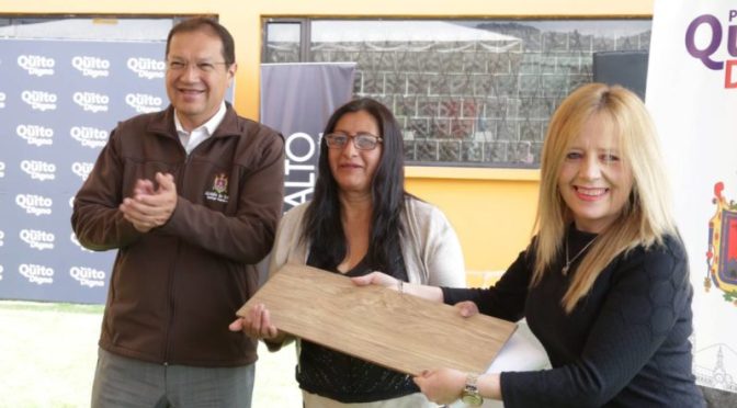 50 BARRIOS DEL SUR DE QUITO SE BENEFICIAN DE CERÁMICA Y PORCELANATO