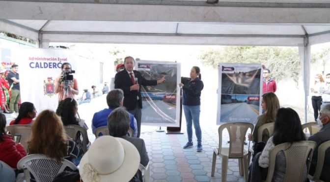 MÁS VÍAS REHABILITADAS EN CALDERÓN CON EL ADOQUINADO EN EL BARRIO MARIANA DE JESÚS