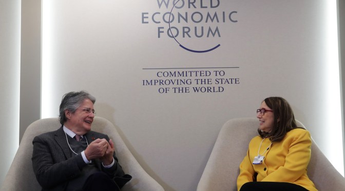 LASSO EN DAVOS SE REUNIÓ CON EL PRESIDENTE DE COSTA RICA Y TOPARON TEMAS COMERCIALES ENTRE LAS DOS NACIONES
