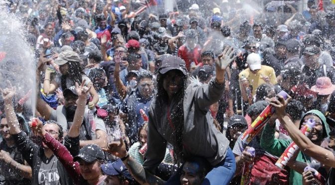 TRADICIÓN DEL “CORSO DE FLORES Y SERPENTINAS” PERDURA EN AMAGUAÑA EL CARNAVAL 2023