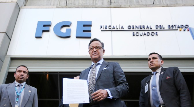 EL SECRETARIO DE SEGURIDAD PÚBLICA Y DEL ESTADO ENTREGÓ EN LA FISCALÍA LA DENUNCIA DE MALOS JUECES