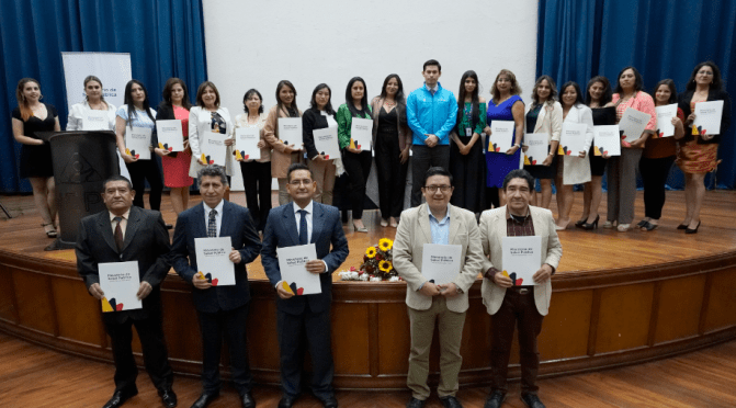 DISTRITO DE SALUD AMBATO ENTREGA NOMBRAMIENTOS A PERSONAL SANITARIO