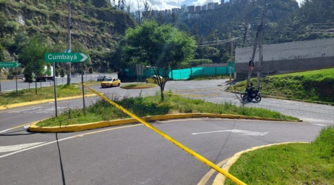 CERRADA LA AVENIDA DE LOS CONQUISTADORES POR  DESLIZAMIENTO DE TIERRA