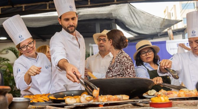 EL TRADICIONAL HORNO MANABITA SERÁ UN INSTRUMENTO PARA LA FORMACIÓN DE CHEFS EN GUAYAQUIL