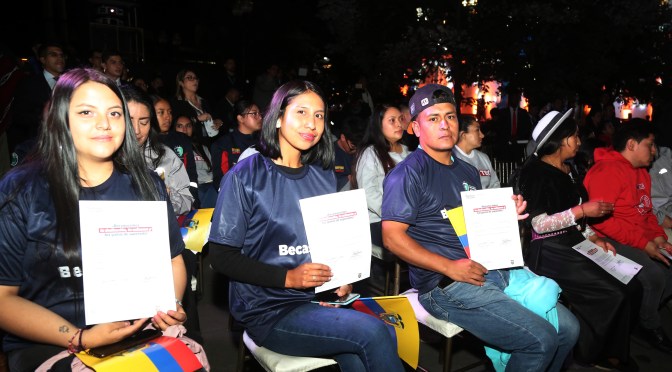 PRESIDENTE GUILLERMO LASSO ENTREGÓ 15.427 BECAS TÉCNICAS Y TECNOLÓGICAS