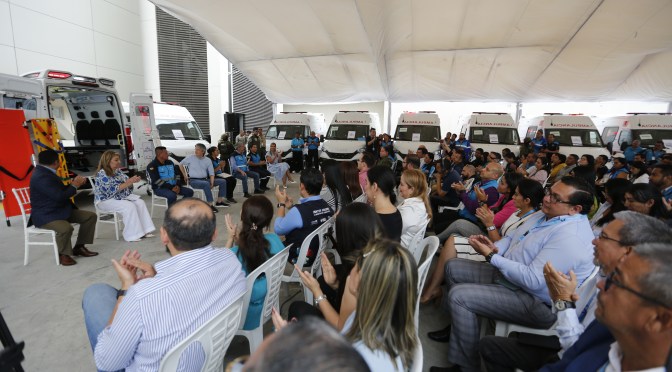 EL PRESIDENTE LASSO ENTREGÓ LAS PRIMERAS 25 AMBULANCIAS DE LAS 186