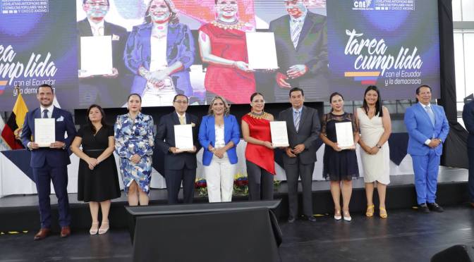 CNE ENTREGÓ LAS CREDENCIALES A LOS ASAMBLEÍSTAS ELECTOS DEL GUAYAS