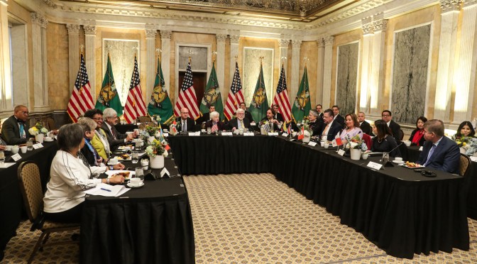 EL CANJE DE DEUDA POR CONSERVACIÓN BRILLÓ ENTRE LOS LÍDERES DE LA I CUMBRE APEP