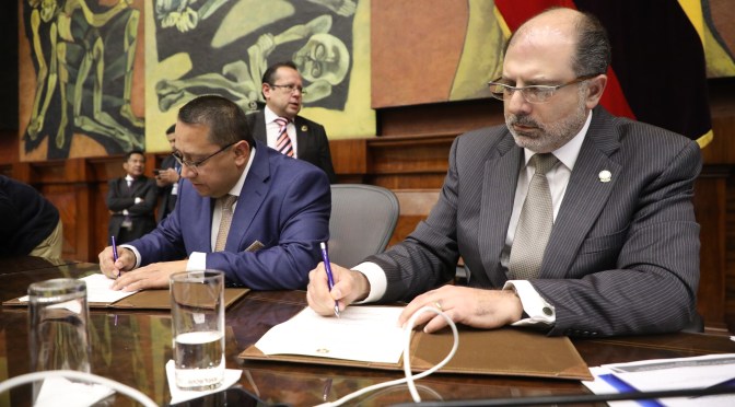 MAURICIO TORRES FUE POSESIONADO COMO CONTRALOR GENERAL DEL ESTADO