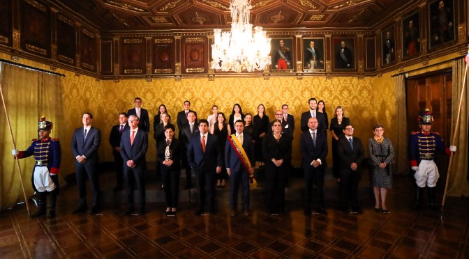 EL PRESIDENTE DANIEL NOBOA Y SUS MINISTROS SE REALIZARON LA FOTO OFICIAL