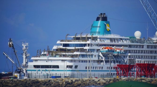 MANTA RECIBIÓ AL PRIMER CRUCERO DEL AÑO