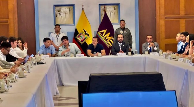 CONDONACIÓN DE MULTAS E INTERESES POR RETRASO EN EL PAGO DEL IESS A FUNCIONARIOS MUNICIPALES EN EL TERCER ENCUENTRO DE ALCALDES CON EL PRESIDENTE DE LA REPÚBLICA