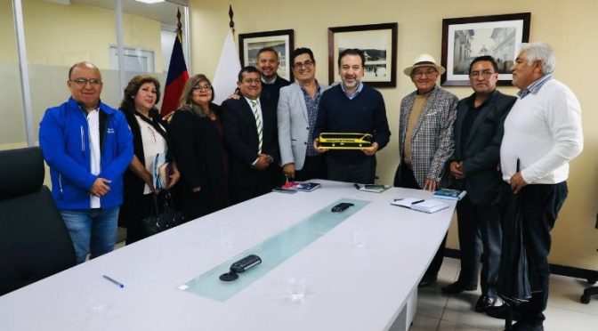 ALCALDE DE QUITO DIALOGÓ CON LA DIRIGENCIA DEL TRANSPORTE ESCOLAR E INSTITUCIONAL