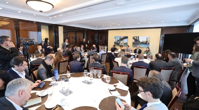 EL PRESIDENTE NOBOA SE REUNIÓ CON INVERSORES DE WALL STREET