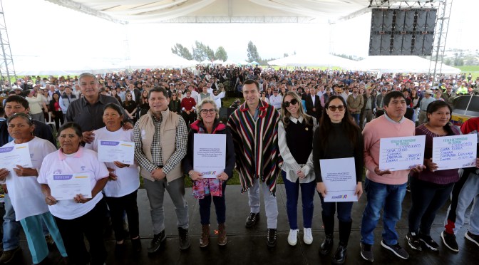 EL PRESIDENTE NOBOA ENTREGÓ EN COTOPAXI 400 TÍTULOS DE PROPIEDAD Y EL REGLAMENTO QUE PROTEGE A LA CADENA PRODUCTIVA LÁCTEA