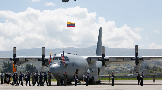 PRESIDENTE NOBOA ENTREGÓ EL HÉRCULES C-130 A LA FUERZA AÉREA