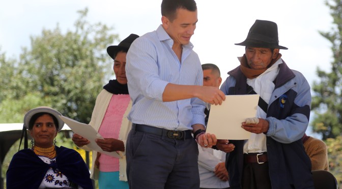 EL PRESIDENTE NOBOA ENTREGÓ TÍTULOS DE PROPIEDAD A PRODUCTORES DE CHIMBORAZO