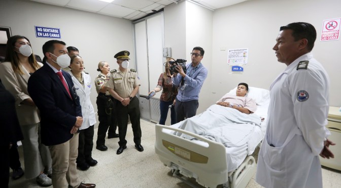 EL PRESIDENTE DANIEL NOBOA VISITÓ A POLICÍAS QUE FUERON HERIDOS DURANTE OPERATIVO DE SEGURIDAD