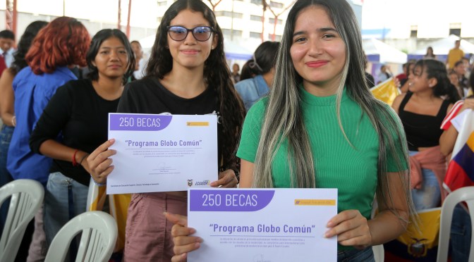 PRESIDENTE NOBOA ENTREGÓ 250 BECAS PARA EDUCACIÓN SUPERIOR Y CAPACITACIONES