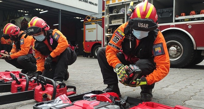 LOS BOMBEROS QUITO CUMPLEN 80 AÑOS AL SERVICIO DE LA COMUNIDAD    