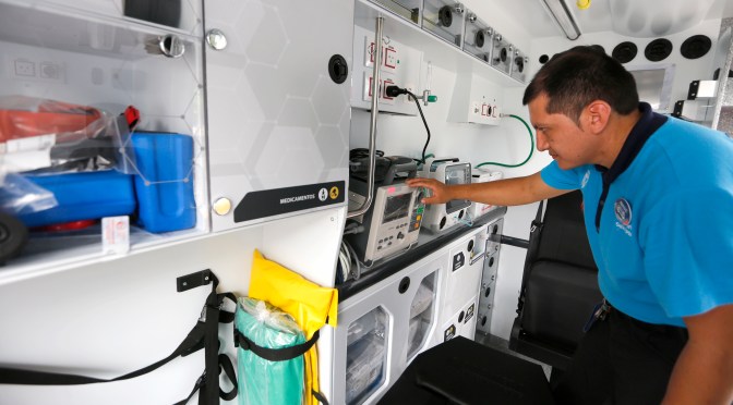 MINISTRO DE SALUD PÚBLICA ENTREGÓ 24 AMBULANCIAS QUE SERÁN DISTRIBUIDAS EN EL PAÍS