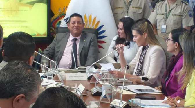 MECHEROS PETROLEROS EN LA AMAZONÍA PREOCUPA A LA COMISIÓN DE BIODIVERSIDAD